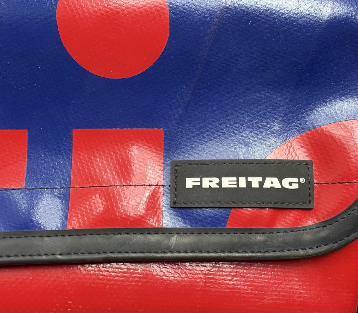 Freitag Taschen: Freitag Umhängetasche blau/rot  – Neu (gemäss Beschreibung) aus Biel/Bienne von marieejohannaa 1