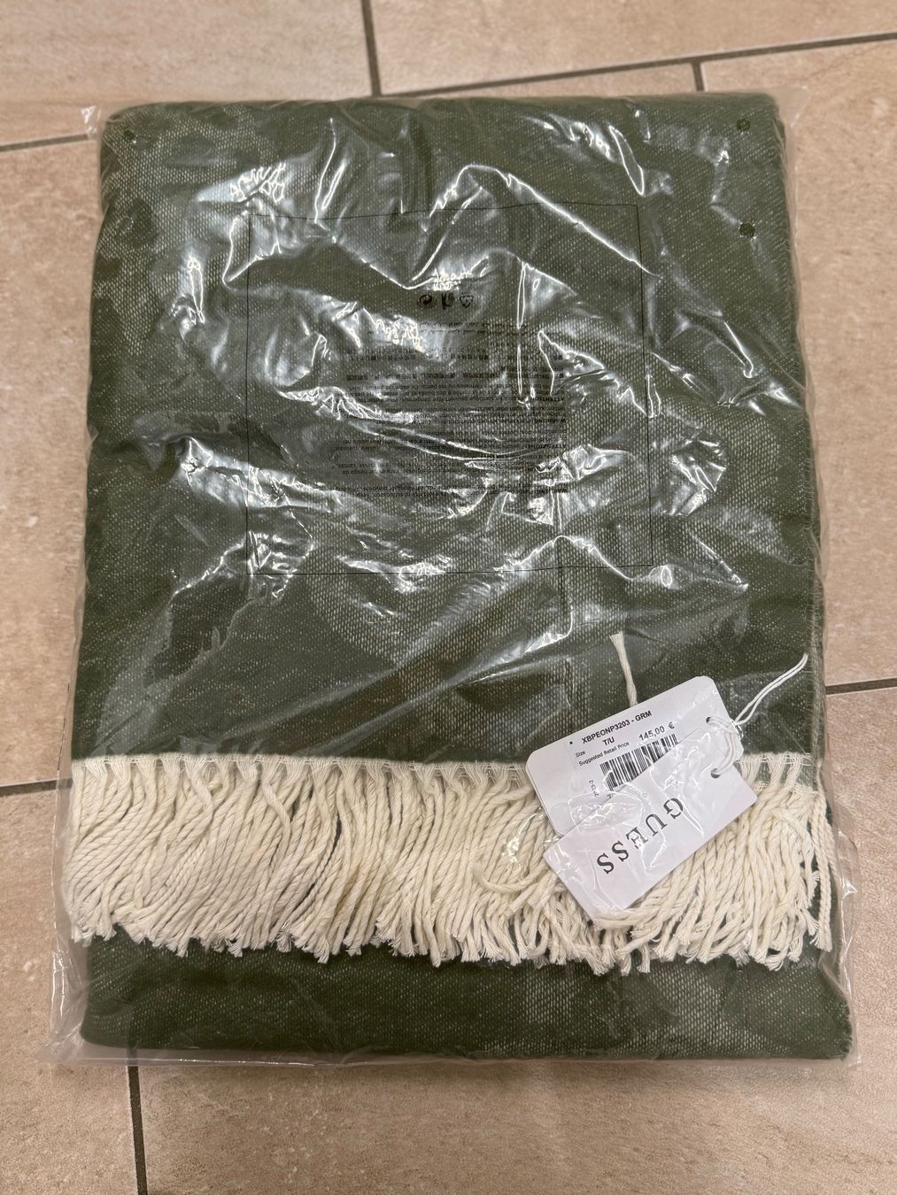 Coperte: Coperta della Guess nuova – Nuovo e nell'imballaggio originale da Davesco-Soragno venduto da dai_925z 2