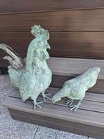 Schöne Bronzefiguren Hahn mit Henne / Hühner