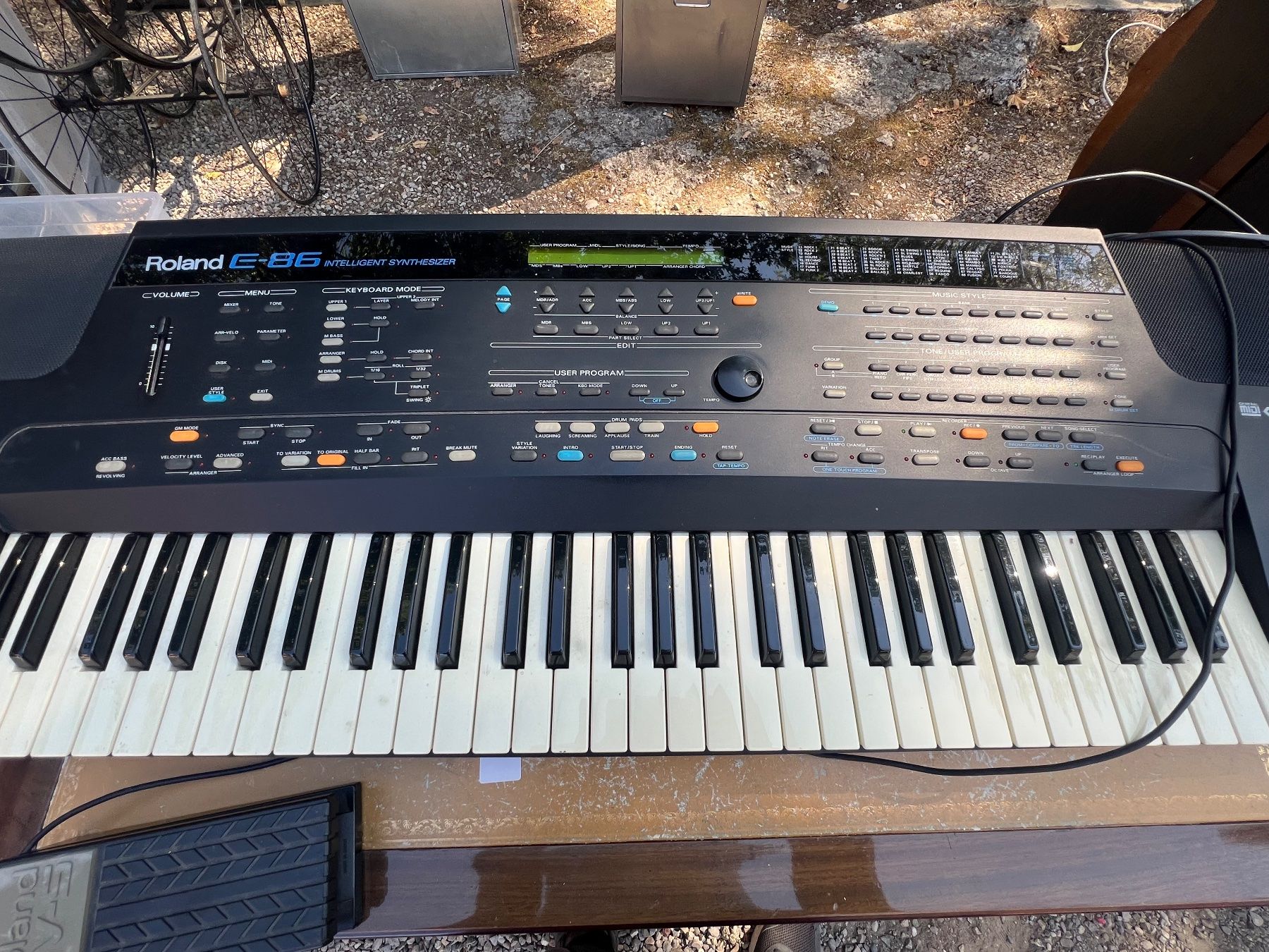 Instruments de musique: Roland E-86 Intelligent Synthesizer, Nr 42 – D'occasion à Glattfelden par maa_qcj8 2