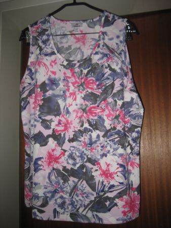 Top weiss / grau mit pink Blüten Grösse 48 NEU!