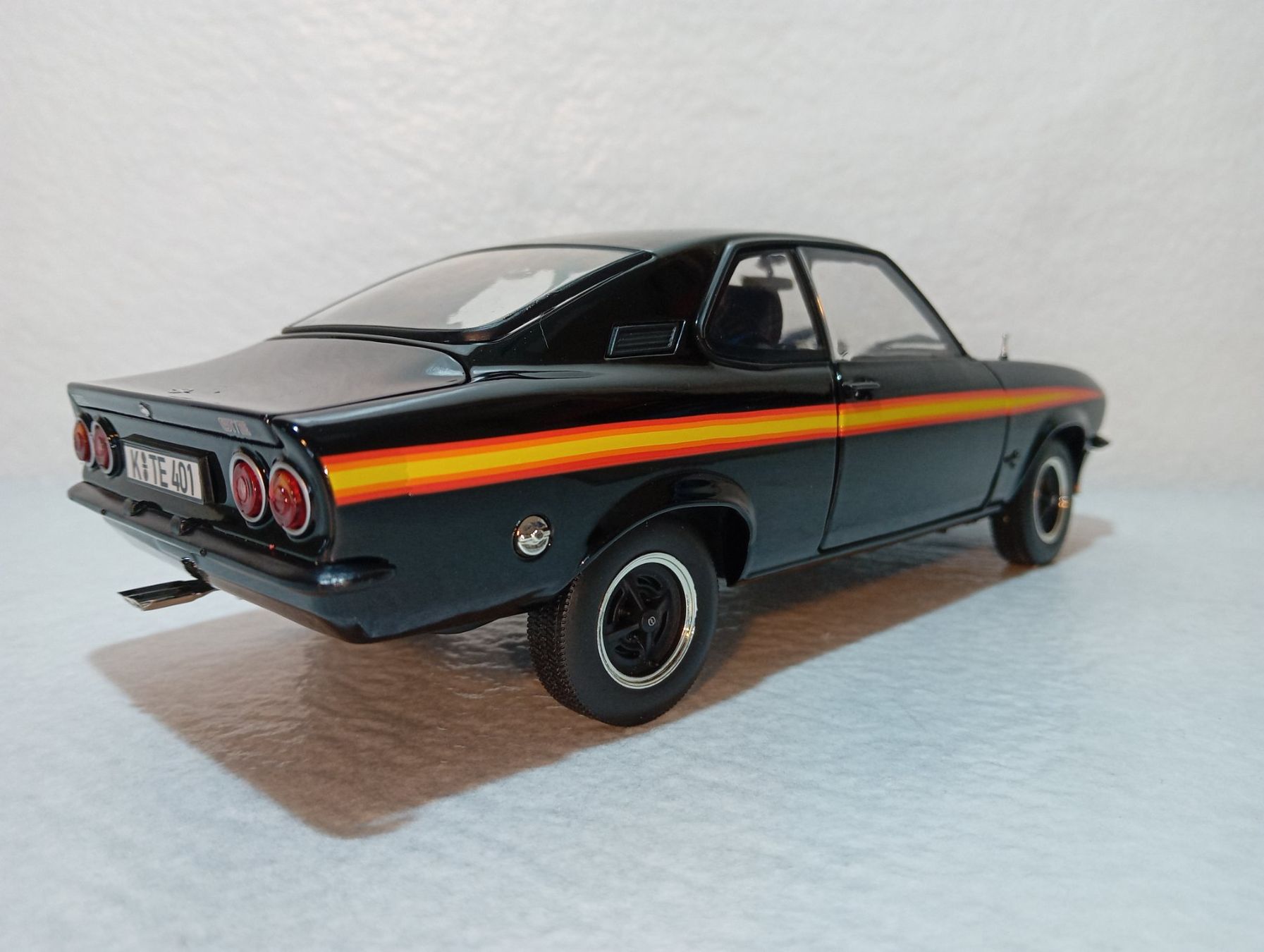 Norev Modellini d'auto: Opel Manta GT/E Black Magic – Nuovo e nell'imballaggio originale da Huttwil venduto da Secondtrain 1
