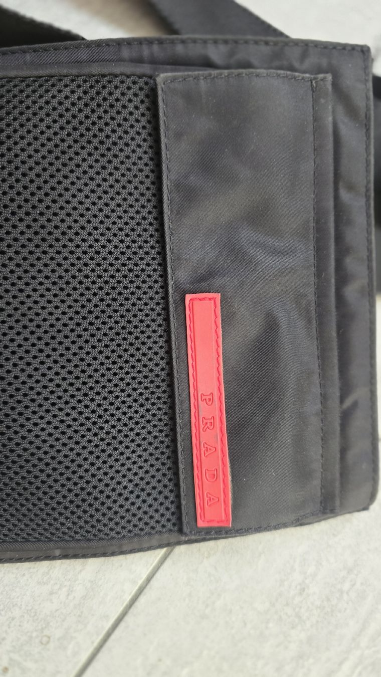 Prada Borse: Original Prada Nylon Umhängetasche   Preis: 99 CHF VB – Usato da Untersiggenthal venduto da JayRoguehand 1