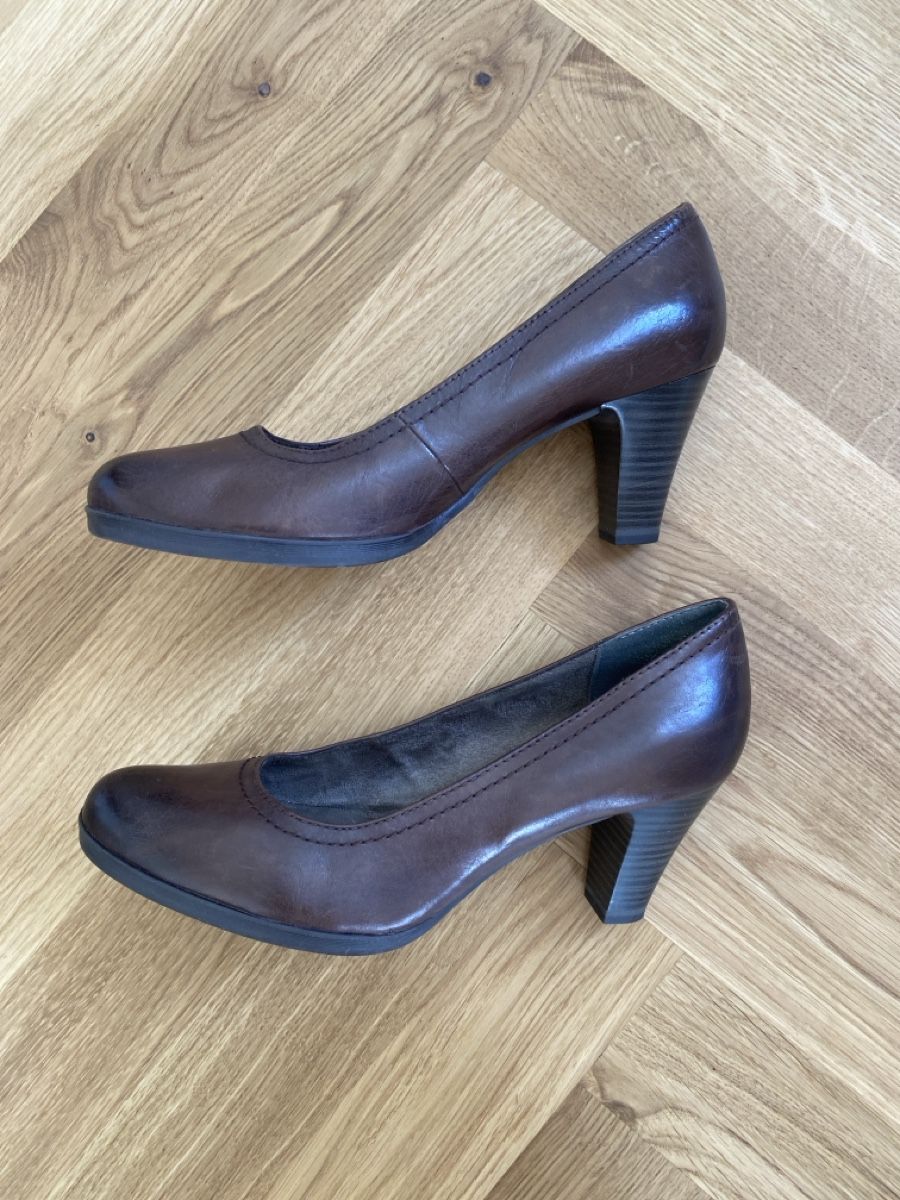Tamaris Chaussures femmes: Pumps braun und schwarz – D'occasion à Blauen par Baggi 5