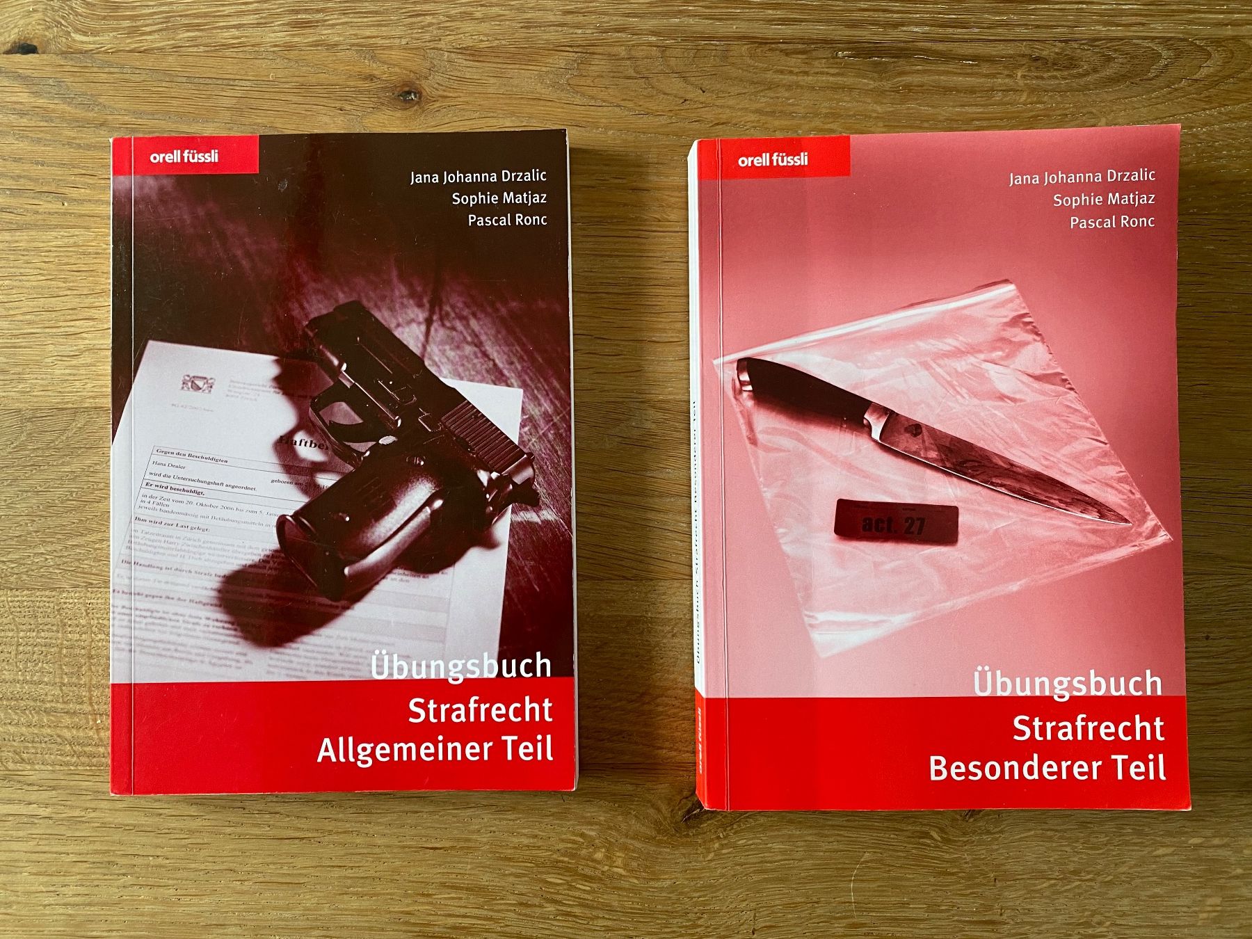 Libri: Übungsbücher Strafrecht AT & BT – Nuovo (secondo la descrizione) da Bern venduto da FlurinaNatalia