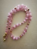 Halskette rosa Katzenaugenperlen mit goldfarbenen Würfelchen