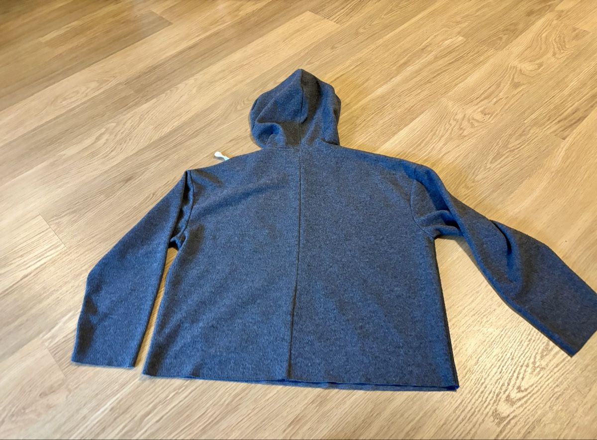 Zara Maglioni & Felpe: Grauer ZARA Knit Kapuzenpullover mit Perlen – Usato da Baden venduto da Tiffany6878 4