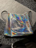 selbstgemachte Umhängetasche aus reflektierendem Stoff