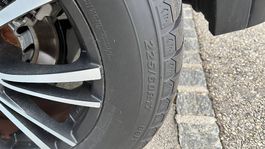 4 roues complètes quasi neuves 225/60/R17