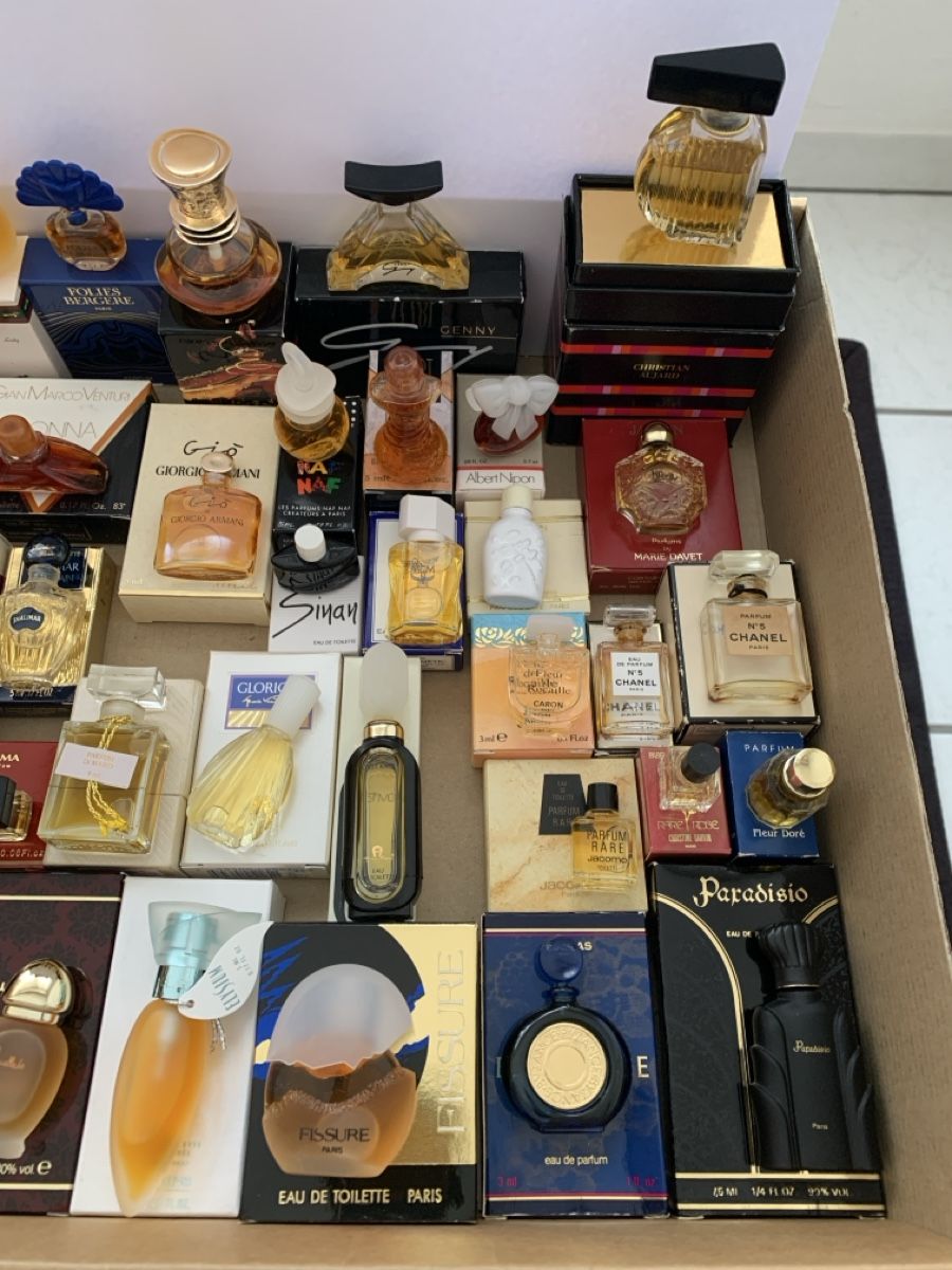 Parfum & Eau de Toilette: Über 40 Parfum miniaturen – Gebraucht aus Hochdorf von Blume007 2