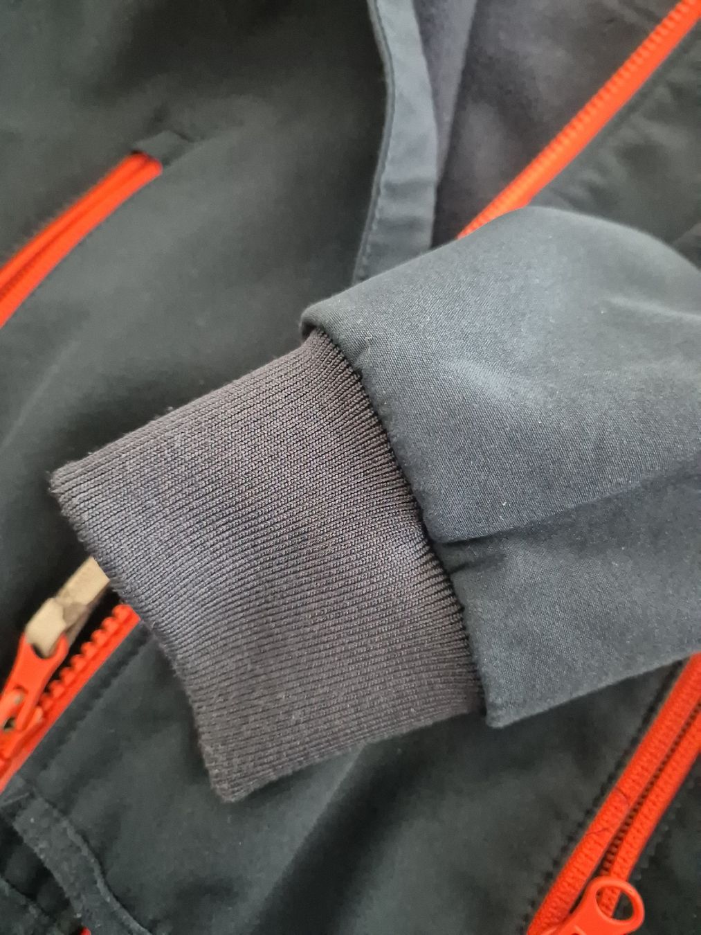 H&M Vestes & Manteaux: H&M Softshelljacke dunkelblau Grösse 98  – D'occasion à Adliswil par Stardust11 3