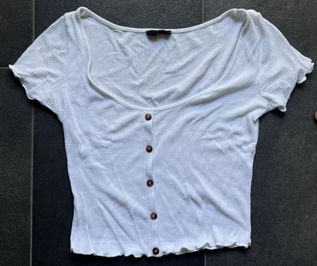 Weisses Crop Top von Even&Odd - Sommerlicher Look!