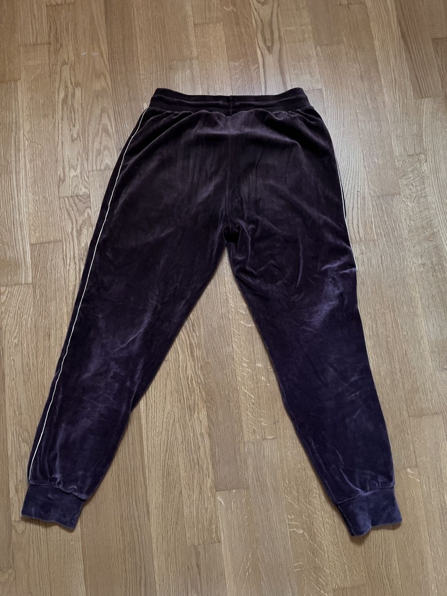 Puma Pantaloni: Puma Samt Jogginghose Dunkelviolett Grösse M – Usato da Hermetschwil-Staff venduto da val_tq86 1