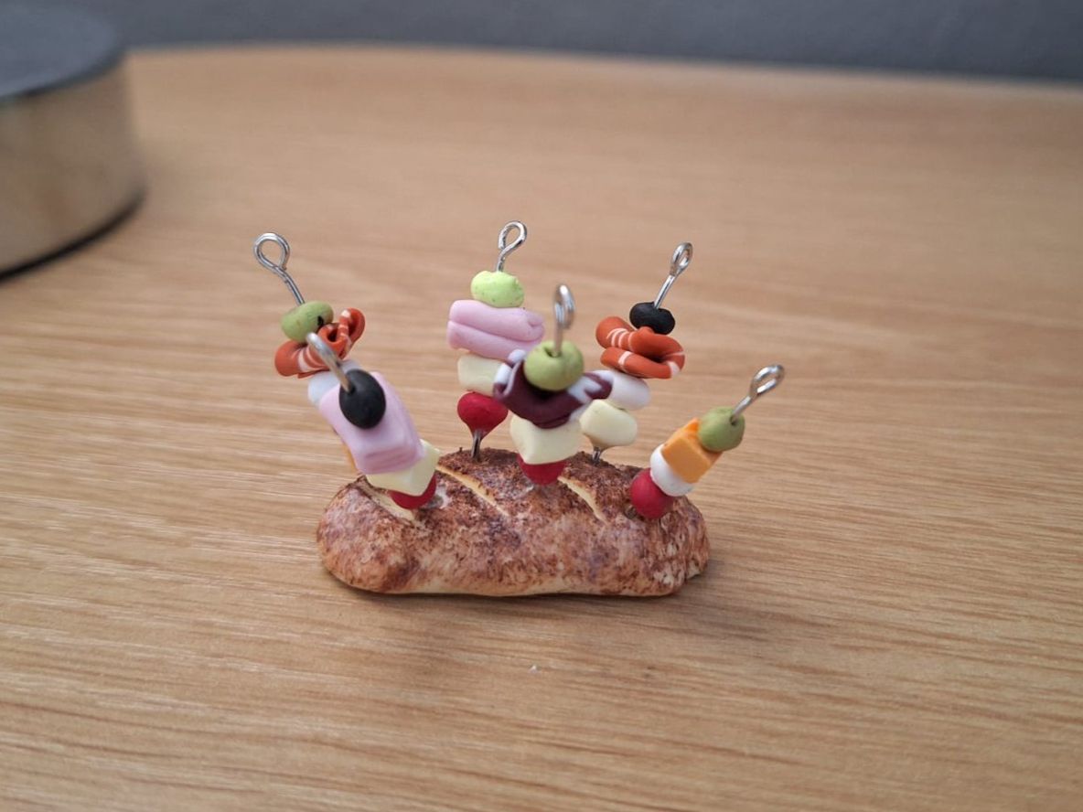 Maisons & Meubles de poupées: Retro Partyspiesschen Brot Handgemacht – Neuf (Voir description) à Zürich par HandmadeTinyFood 4