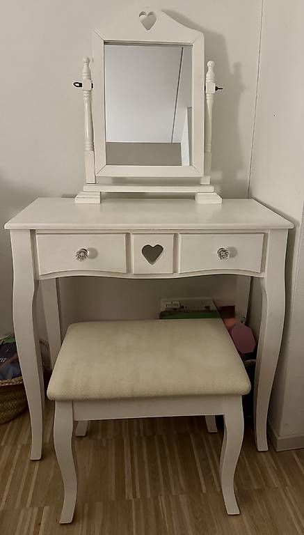 Tavoli da trucco: GRATIS White Dressing Table + Stool – Usato da Jona venduto da amy_pjw