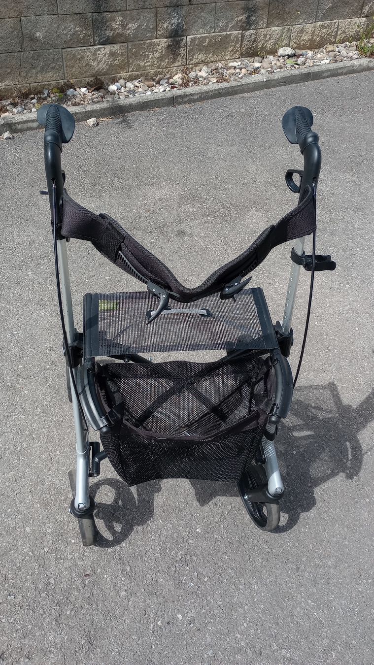 Ausili per la deambulazione: Rollator, déambulateur – Usato da Lonay venduto da DanBadoux