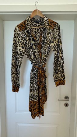 Robe chemise satinée imprimé léopard