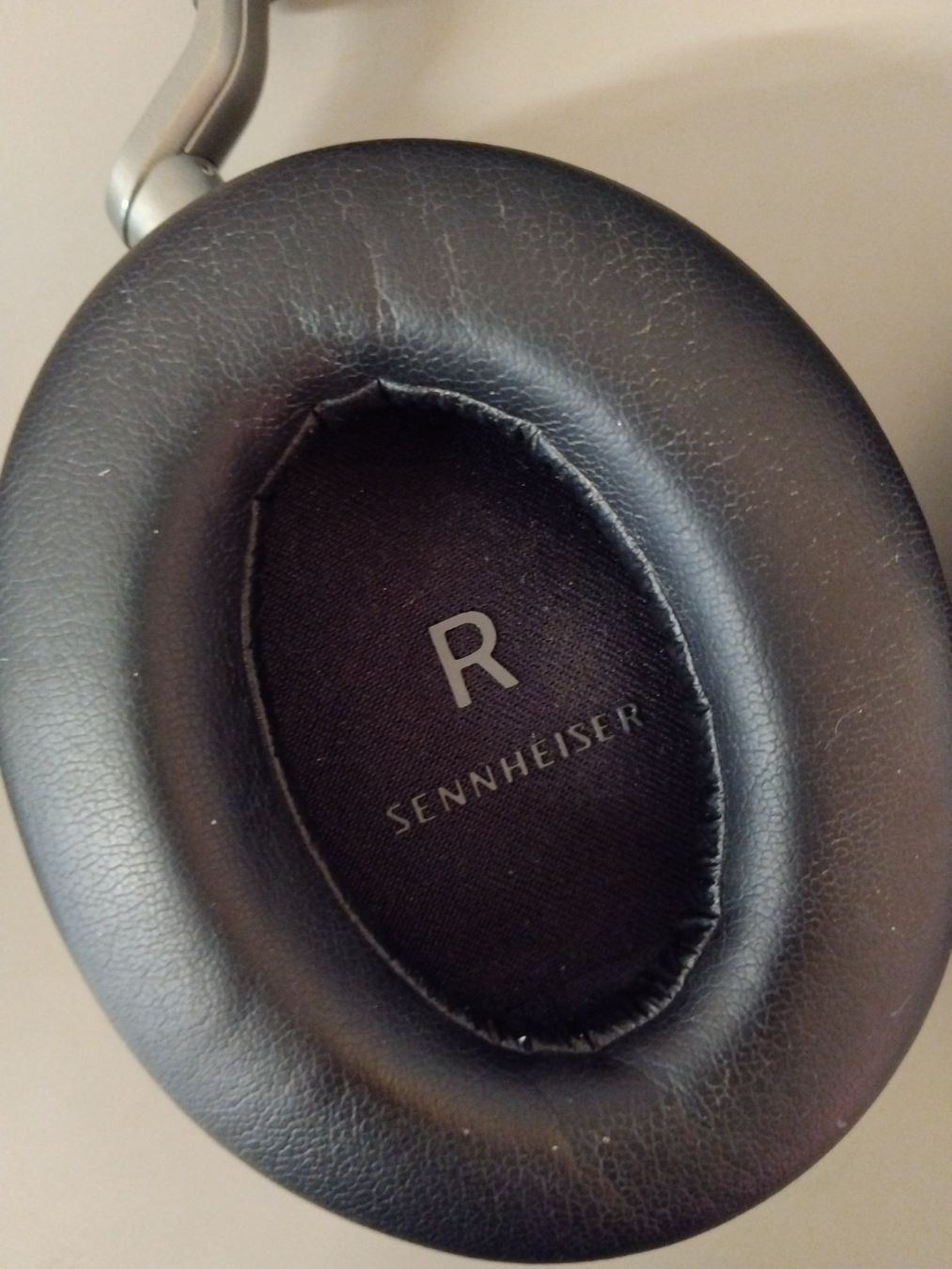 Sennheiser Kopfhörer: Sennheiser MOMENTUM 4 Wireless Graphite mit ANC – Gebraucht aus Bern von PrettyGood 2