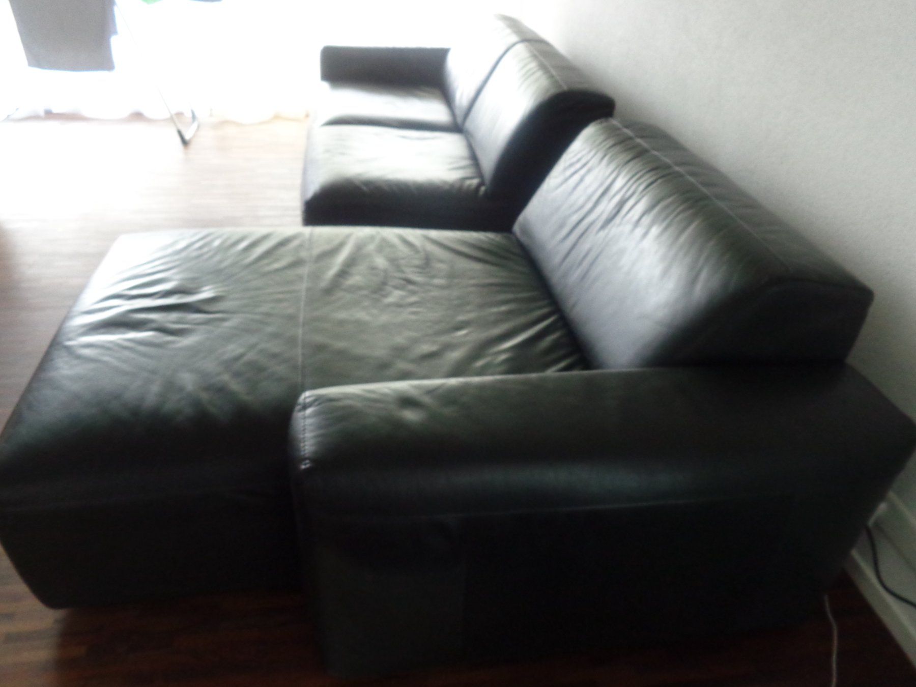 Sofas: Ledersofa zweiteilig von Möbelfachgeschäft mit Glastisch – Gebraucht aus Sirnach von spilo01 3