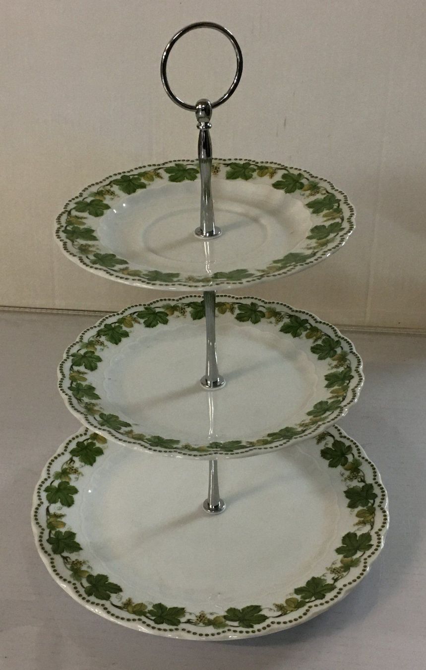Piatti: Etagere,  H - 34 cm – Usato da Oftringen venduto da Vucki 1