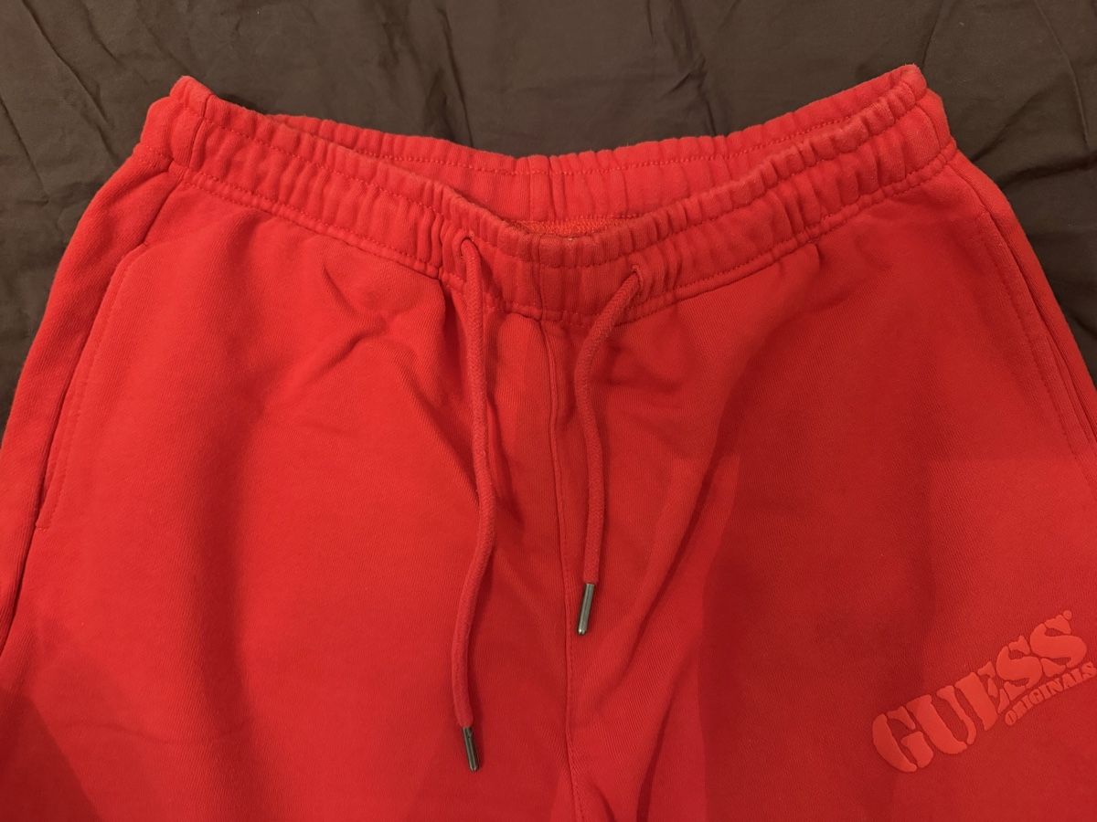 Guess Pantalons: Guess Trainerhose – D'occasion à Eschenbach LU par Tatzi1 5
