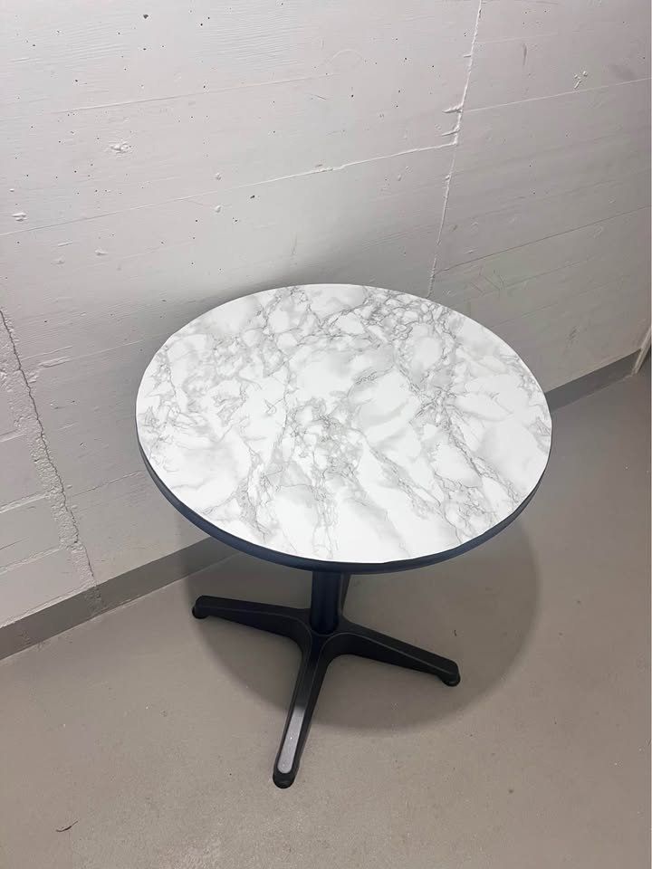 Tables: Bartisch 70 cm und 115 cm – D'occasion à Solothurn par sl_27 4