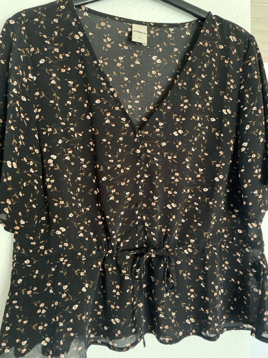 Blusen: Sommerliche Damenbluse mit Blumenmuster, Grösse S – Gebraucht aus Uster von fas_q2ft 1