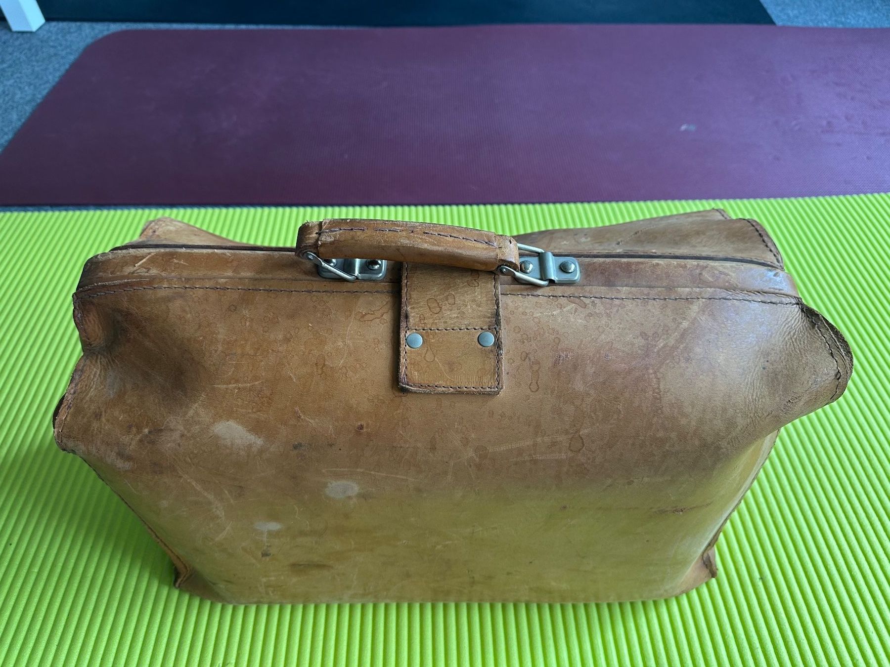 Borse: Grosse Leder Tasche / Koffer – Usato da Stallikon venduto da Rsiri 1