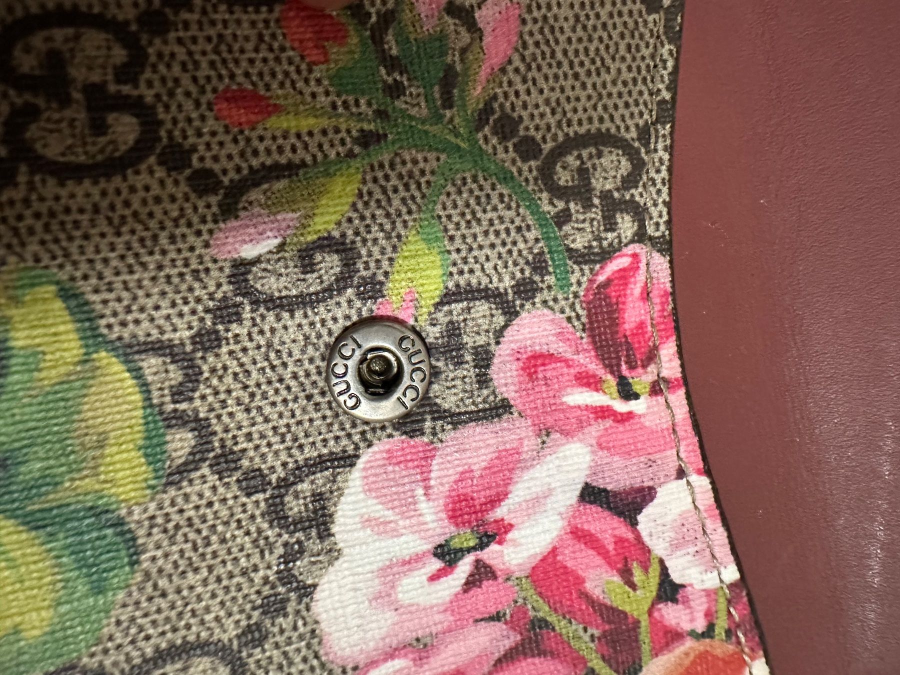 Gucci Portamonete: Gucci Portemonnaie mit Blumenmuster – Usato da Otelfingen venduto da Amanda.Z 6