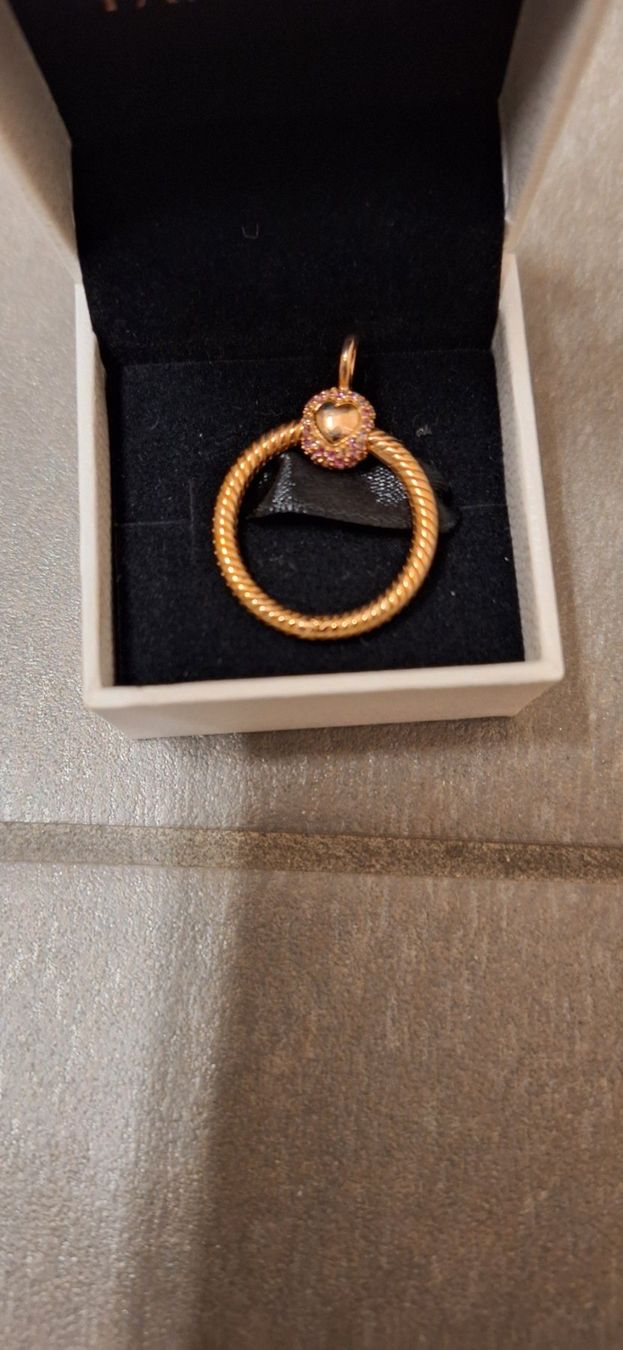 Pandora Ciondoli: Pandora, pendentif (389097C01) – Nuovo e nell'imballaggio originale da Lussery-Villars venduto da pousinete02 1