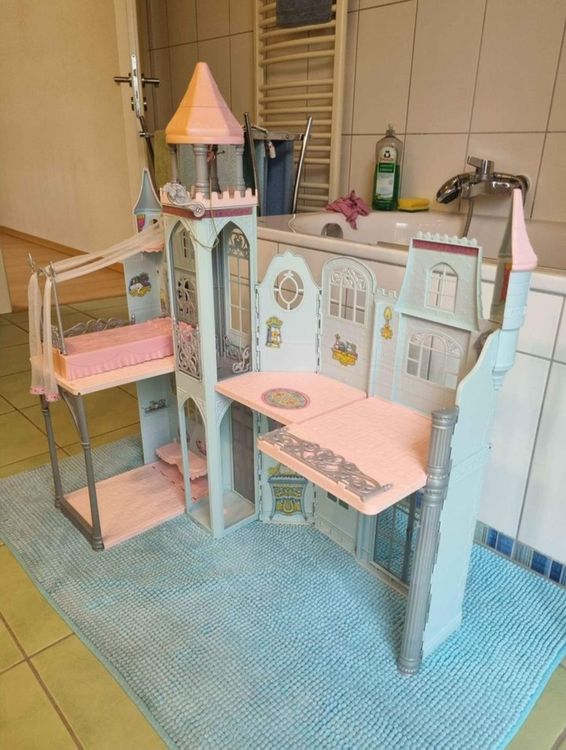 Chateau barbie clearance pliable