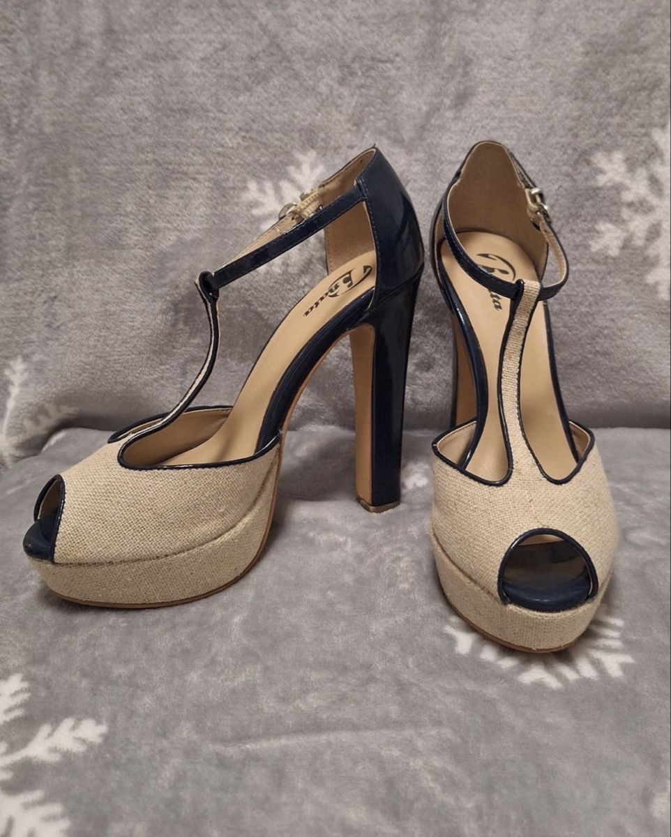 Damenschuhe: Bata Peeptoe Sandalen beige/dunkelblau Grösse 35 – Gebraucht aus Uster von Jessicajjk 2