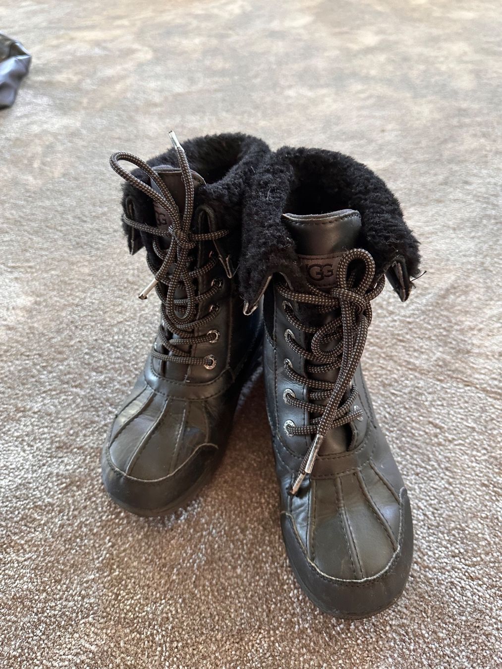 Ugg Scarpe per ragazzi: UGG Winterstiefel Gr.33.5 – Usato da Wollerau venduto da Falou_Sch 4