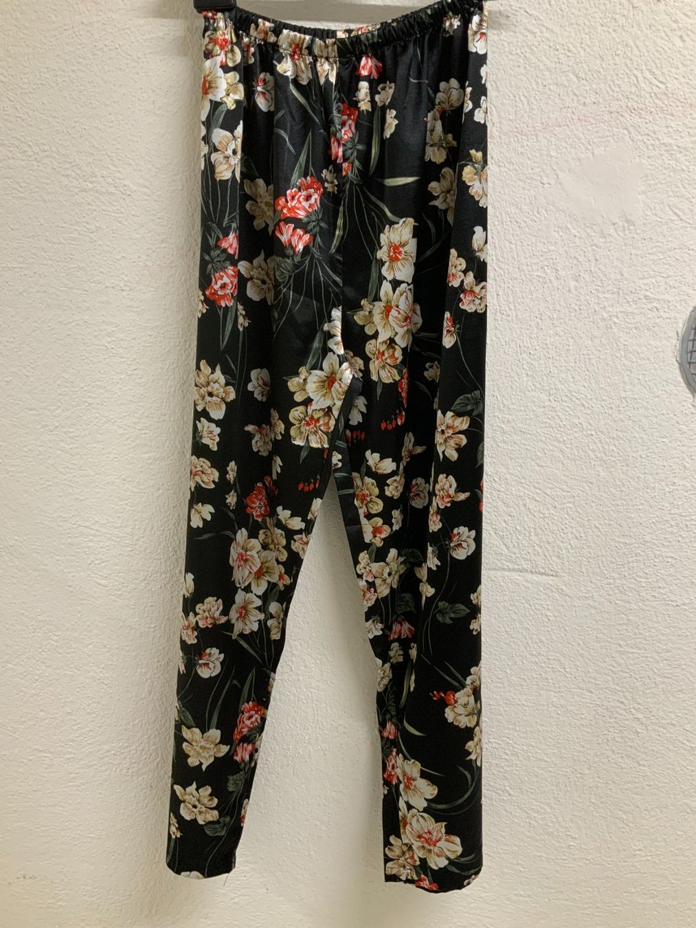 Pantaloni: Pyjama Hose Schwarz Blumenmuster Grösse M Polyester – Nuovo (secondo la descrizione) da Wallisellen venduto da ASZT