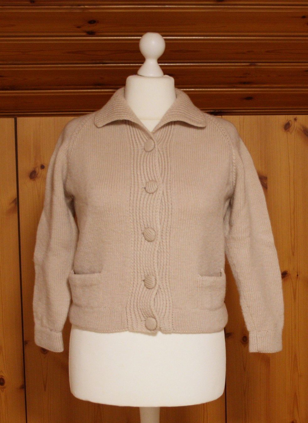 Giacche: Jacke Strickjacke beige Gr. M – Usato da Flüelen venduto da Diversicum-Vintage