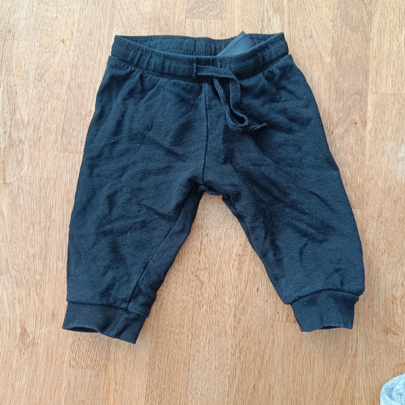 H&M Pantaloni: Trainerhose Grösse 68 – Usato da Jaberg venduto da urig17.