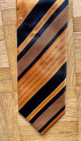 Krawatte orange-schwarz mit diagonalen Streifen, 100% Seide