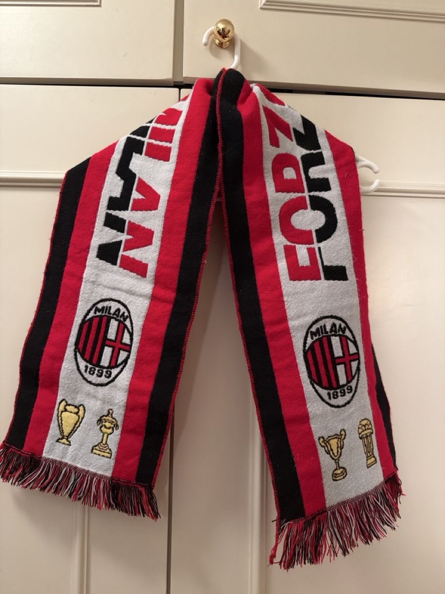 Foulards & écharpes: Écharpe AC Milan rouge noir blanc  – D'occasion à Lausanne par Pascal9999