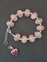 Armband rosa, mit silberfarbenen Elementen und Herzanhänger