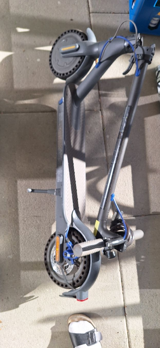 Xiaomi Kickboard: E-scooter Xiaomi MI 3 als Ersatzteillager – Defekt aus Marbach SG von ayy_7tyr 1