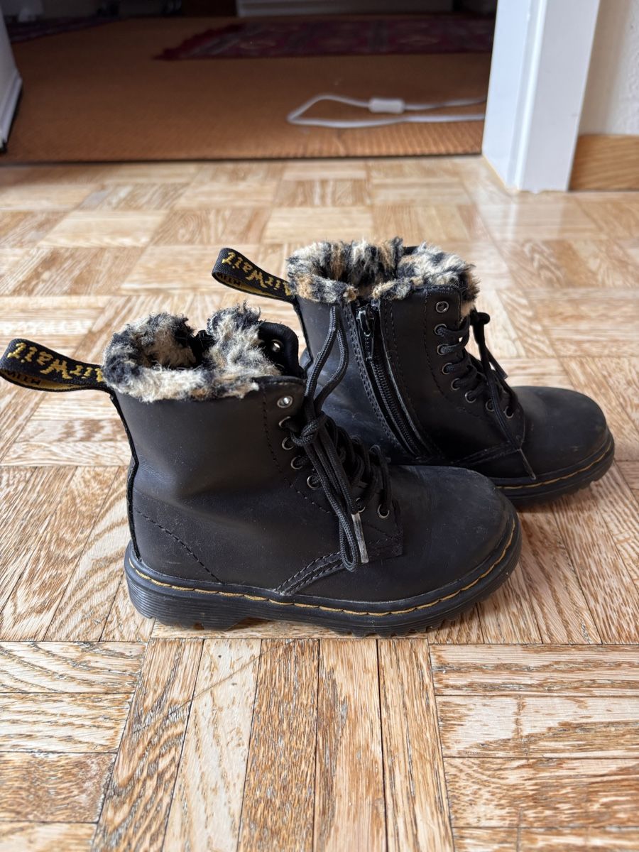 Dr. Martens Scarpe per ragazzi: Stiefel Dr. Martens 24 – Usato da Zürich venduto da jad_tw85 1