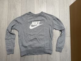 Pull Nike gris, taille M, idéal pour le sport!