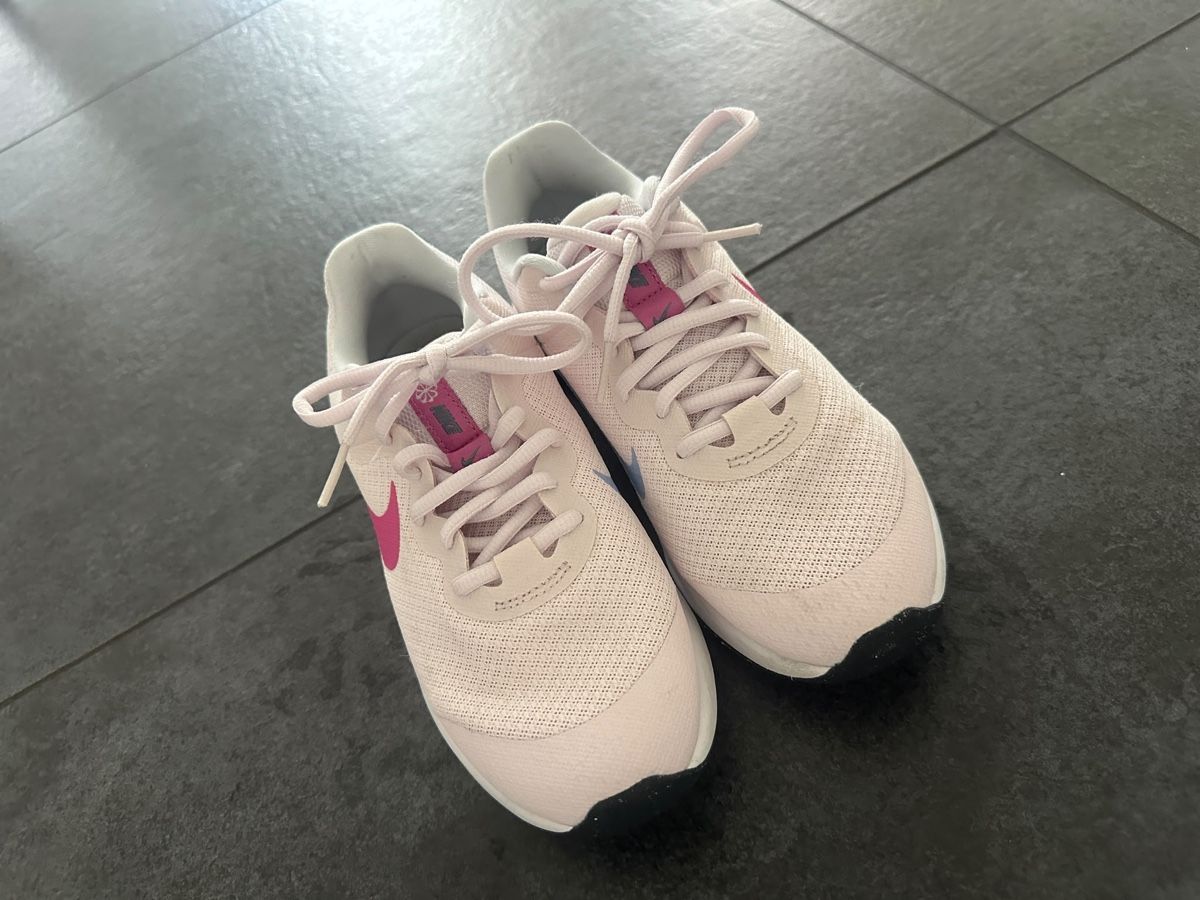 Nike Scarpe per ragazze: Nike Laufschuhe rosa Grösse 36 neu – Nuovo (secondo la descrizione) da Winterthur venduto da ChicMarkt 4