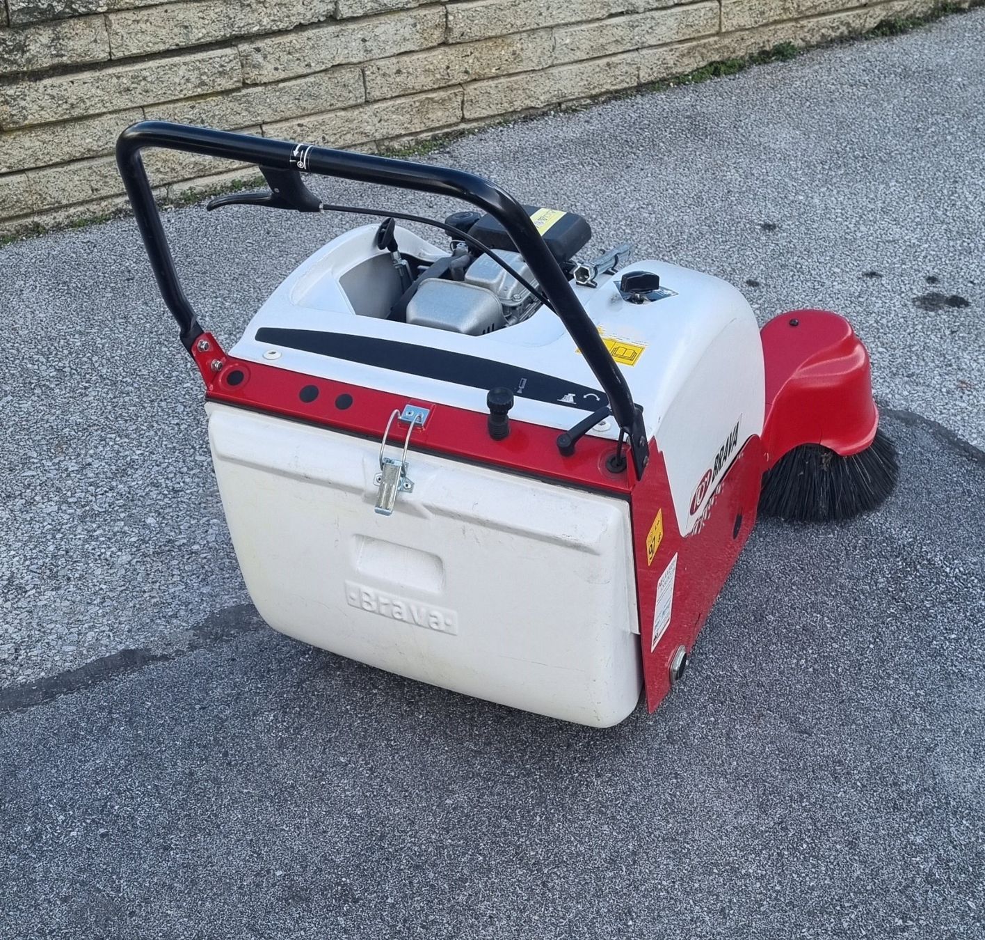 Alle Maschinen: Balayeuse BRAVA 800 HT – Gebraucht aus Uvrier von sal_t22d 2
