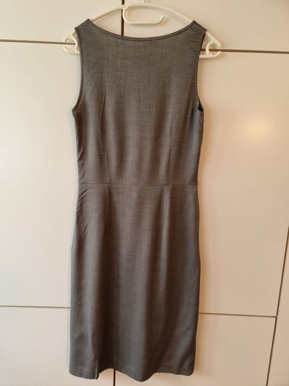 Kleider: Robe fourreau grise femme taille 38 – Gebraucht aus Veyrier von Leilazizou 1