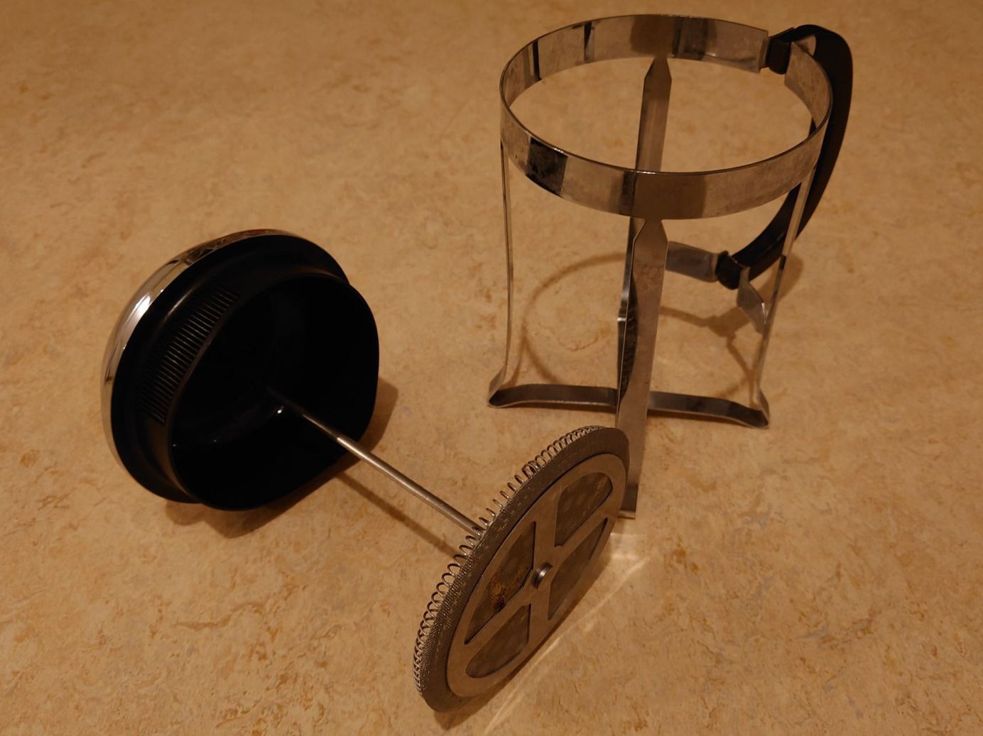 Bodum Macchine per caffè & Macchine per espresso: Bodum JAVA Kaffeebereiter 1 Liter ohne Glas – Usato da Zürich venduto da Almohammed