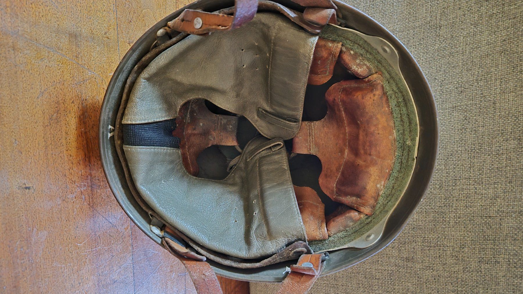Schweizer Armee Uniformen & Effekten: Gendarmeriehelm – Gebraucht aus Bonau von Jaco82 2