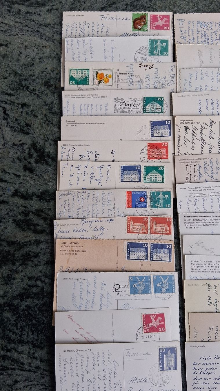 Tutti i francobolli: 66 alte Postkarten mit verschiedenen Schweizer Briefmarken – Usato da Wettingen venduto da Atollkirsche 1