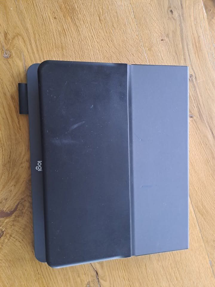Logitech Tastiere: Logitech Universal Folio Tablet-Hülle mit Kabelloser Tastatu – Usato da Nunningen venduto da AngelMagicSaCoCe 1