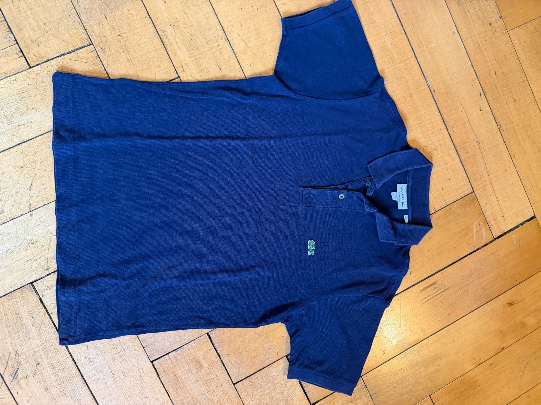 Magliette Polo: Polo Lacoste bleu marine Classic Fit – Usato da Genève venduto da rij_7zrr